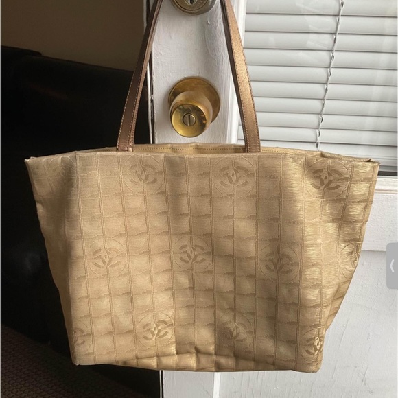 Chanel Tote - Picture 2 of 7